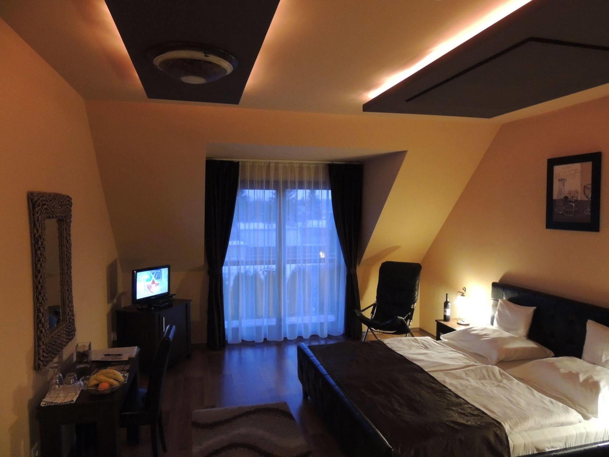 Bajor Panzio Buek-Buekfuerdo, Adults Friendly 12 Plus المظهر الخارجي الصورة